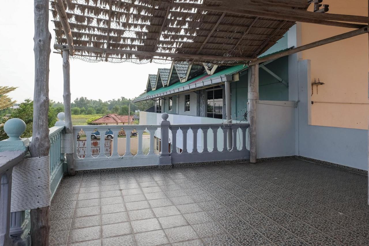 Oyo 90015 Indah Chalet Kuala Rompin Kültér fotó