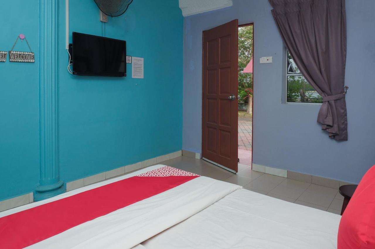 Oyo 90015 Indah Chalet Kuala Rompin Kültér fotó